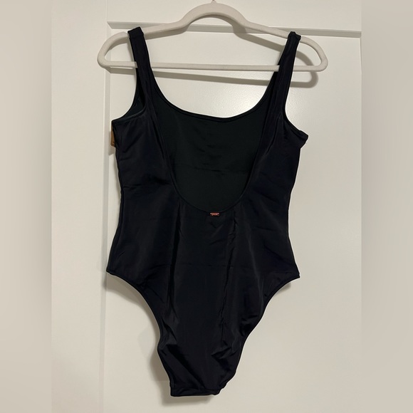 BNWT VICTORIA’S SECRET PINK | BLACK SCOOP ONE-PIECE SWIMSUIT SIZE M - Picture 3 of 5